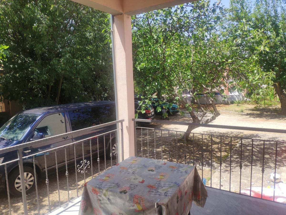 Apartment Tome Biograd Na Moru Esterno foto