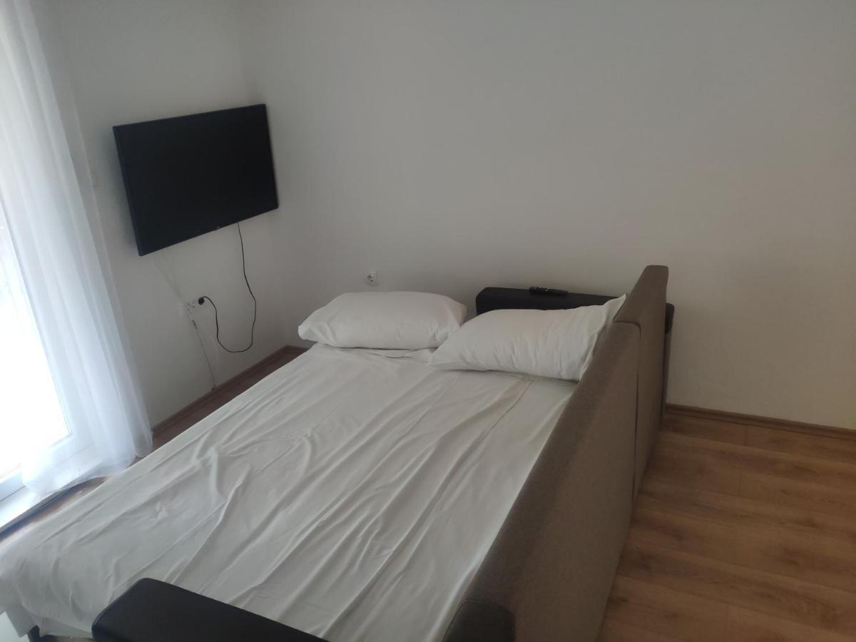 Apartment Tome Biograd Na Moru Esterno foto