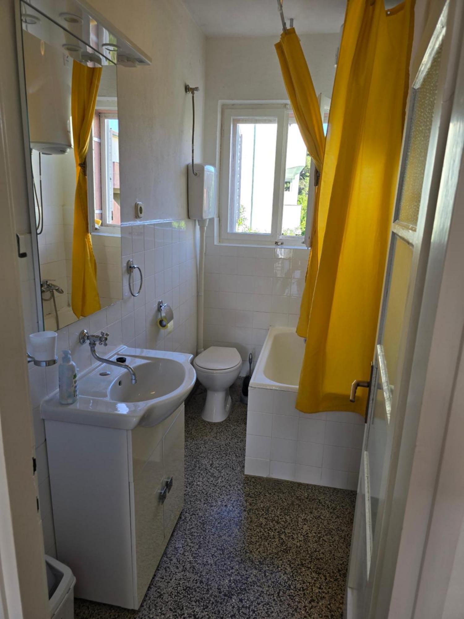 Apartment Tome Biograd Na Moru Esterno foto