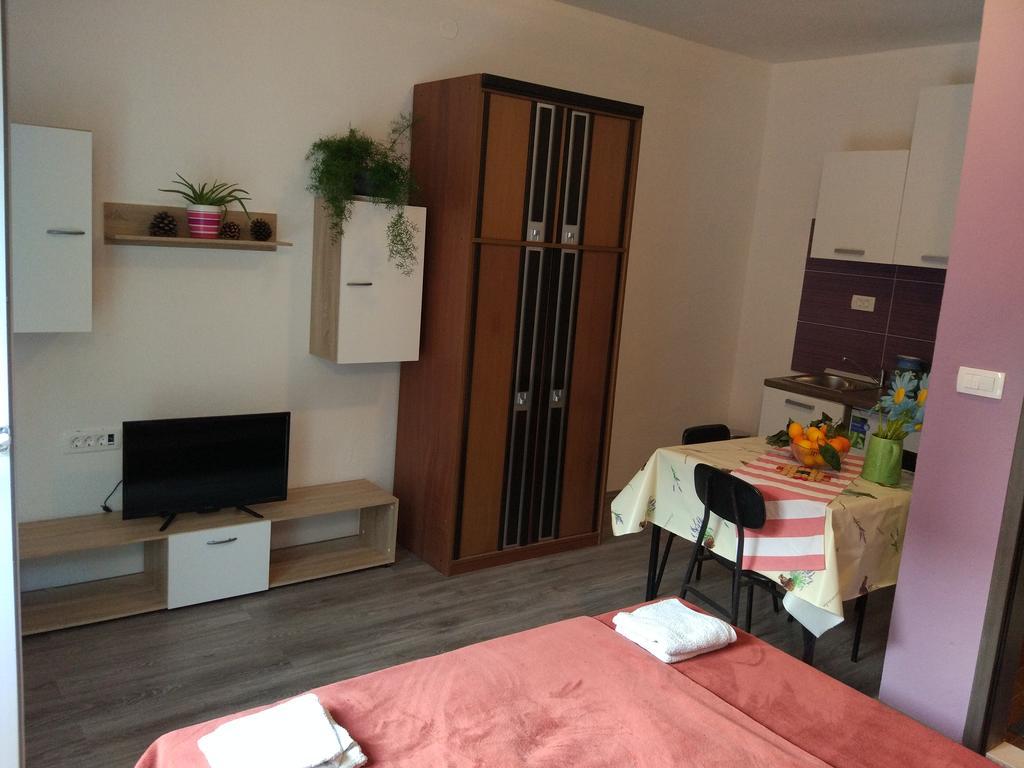 Apartment Tome Biograd Na Moru Esterno foto