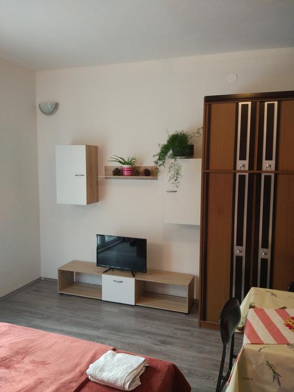Apartment Tome Biograd Na Moru Esterno foto