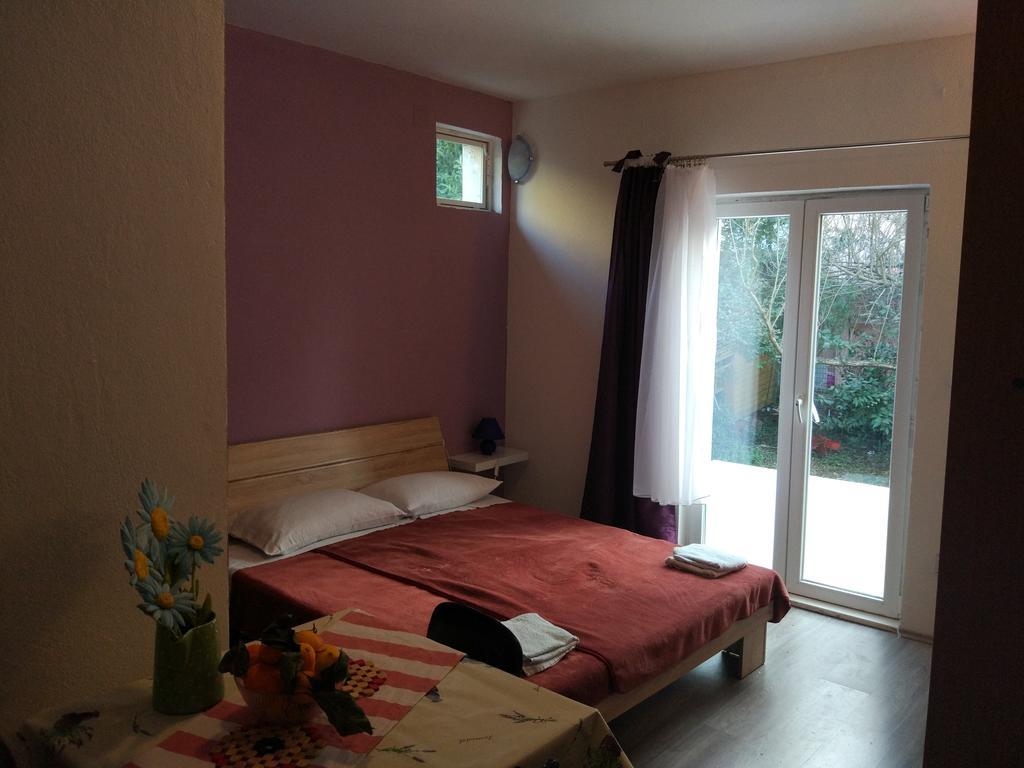 Apartment Tome Biograd Na Moru Esterno foto